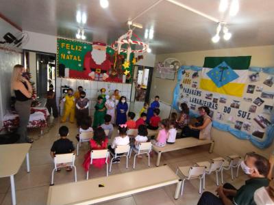 NÃºcleo Feminino Coprossel e CEMEI Sementinha do Saber levam alegria no Natal das CrianÃ§as da Escola